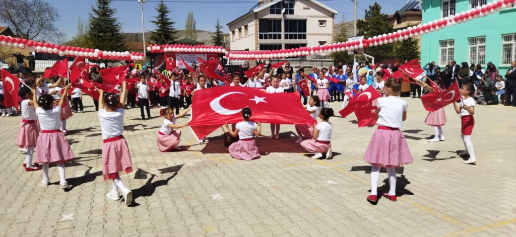 23 Nisan coşkuyla kutlandı