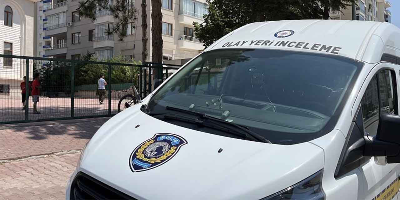 Çöpe atılan tabanca panik yarattı