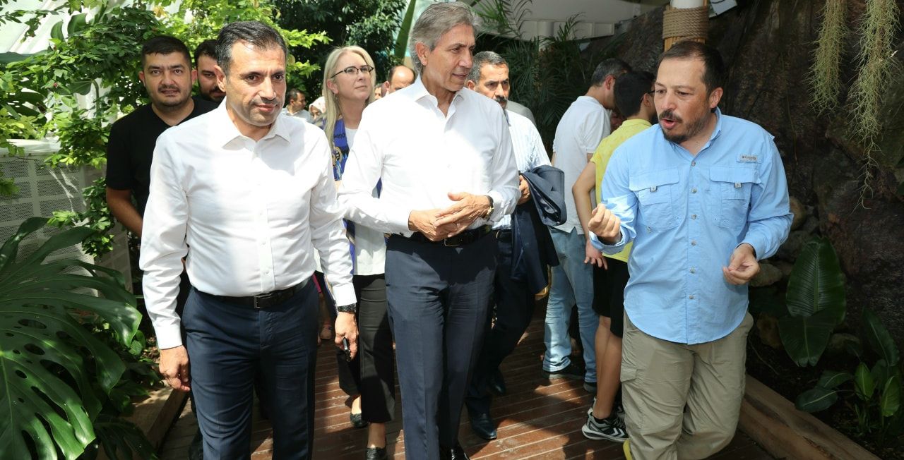 Siyasiler kelebeklerin büyülü dünyasına yolculuk yaptı