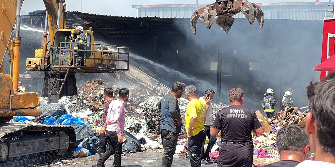Geri dönüşüm fabrikasında yangın paniği