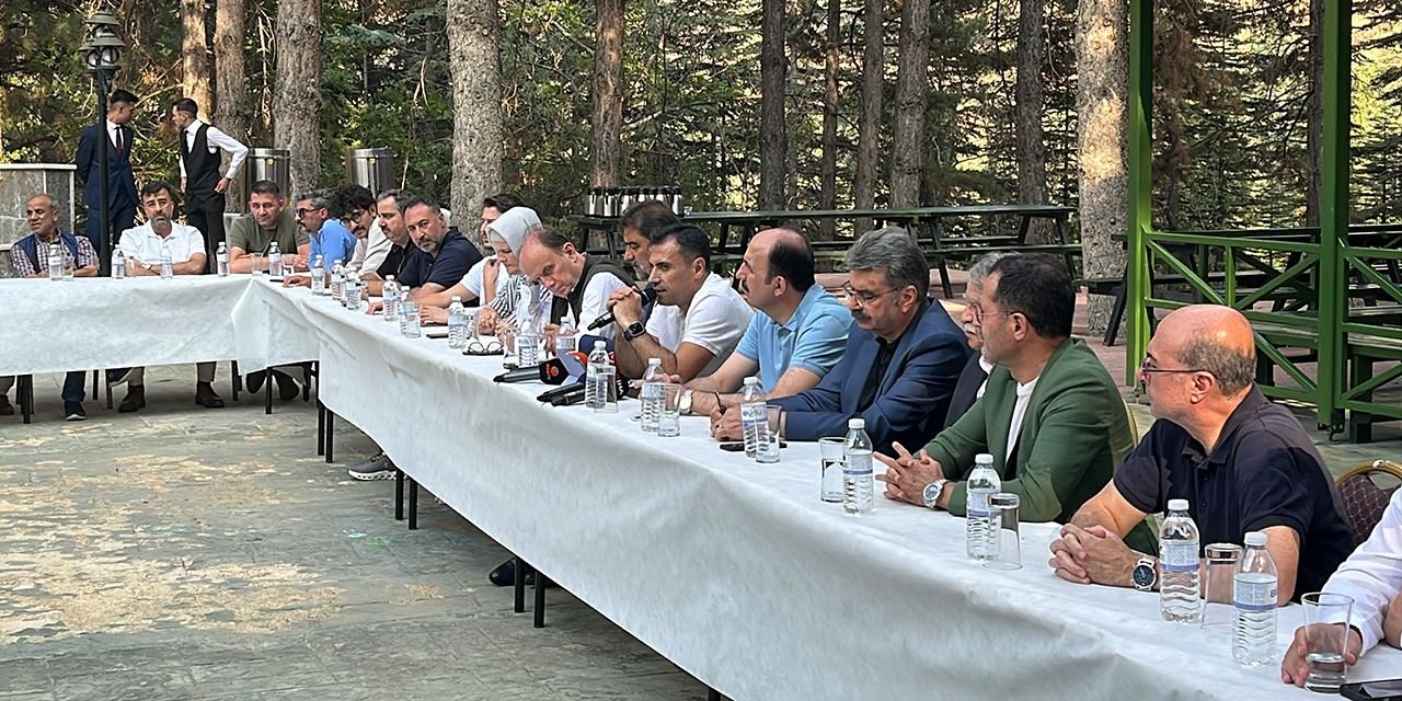 AK Parti Konya teşkilatından yaz çıkarması: 28 ilçe tek tek ziyaret edilecek