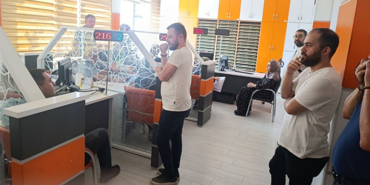 Nüfus Müdürlüğünde son gün yoğunluk yaşandı