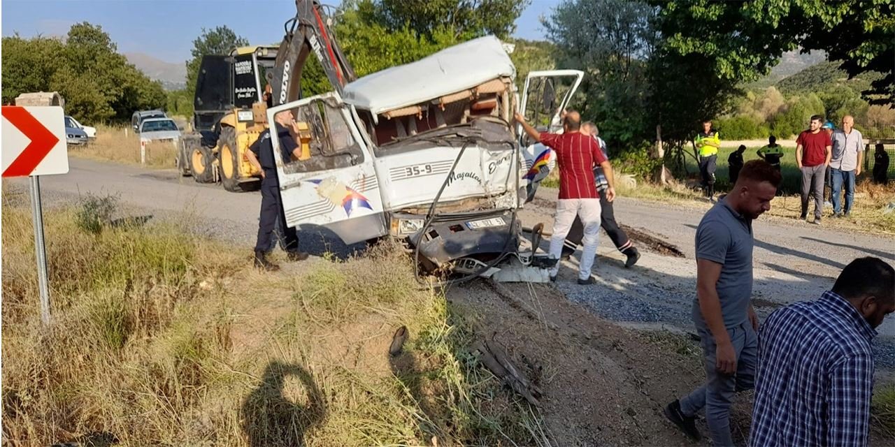 Köy yolunda feci çarpışma: 4 kişi yaralandı