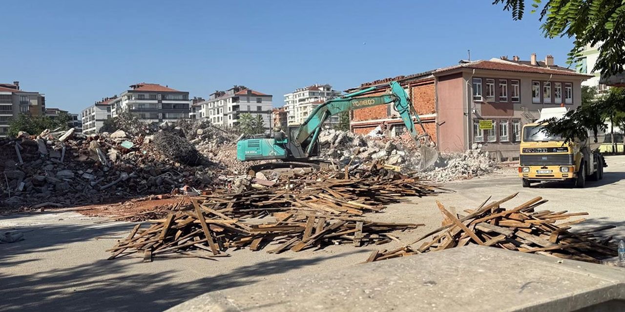 Konya’da okul yıkıldı