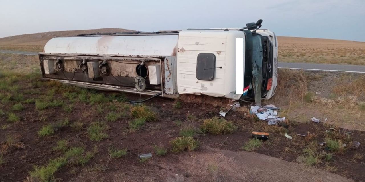 Tanker devrildi, sürücü yaralı