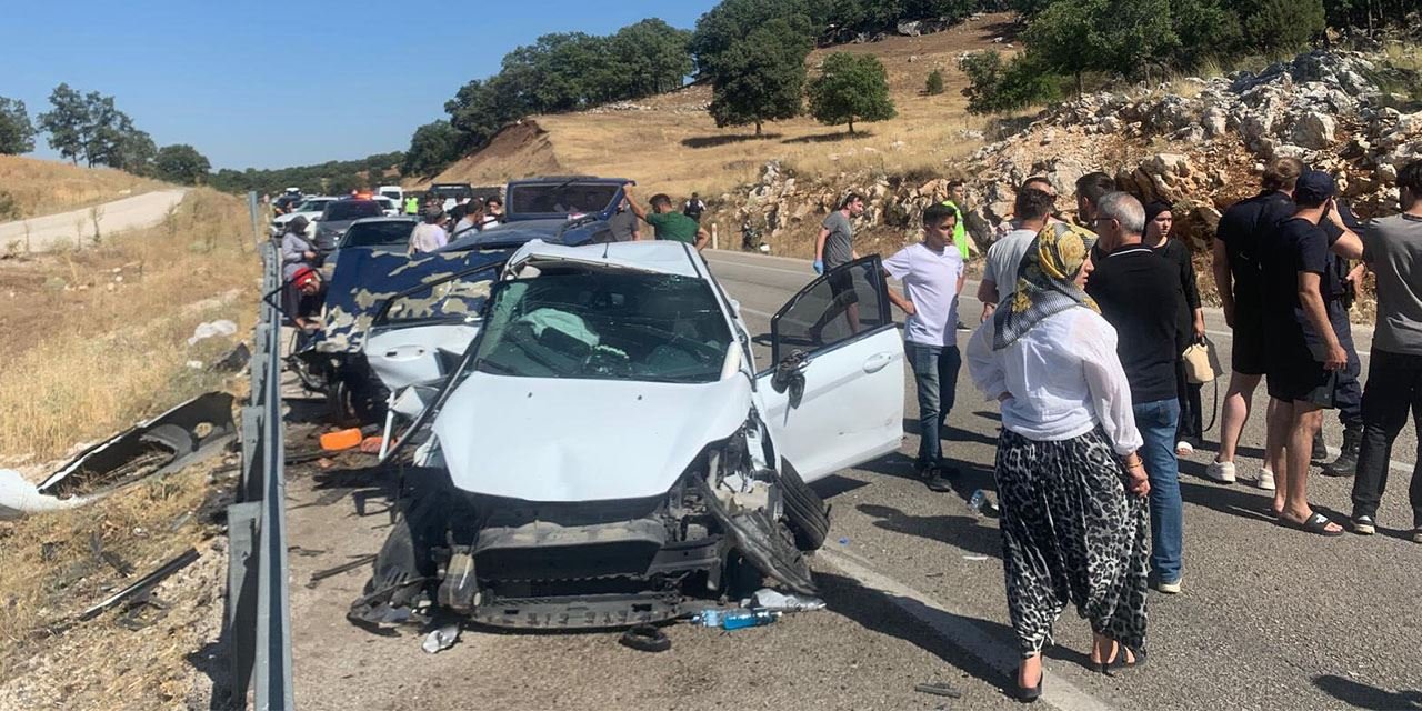 Zincirleme kaza: 7 yaralı, yol kapandı