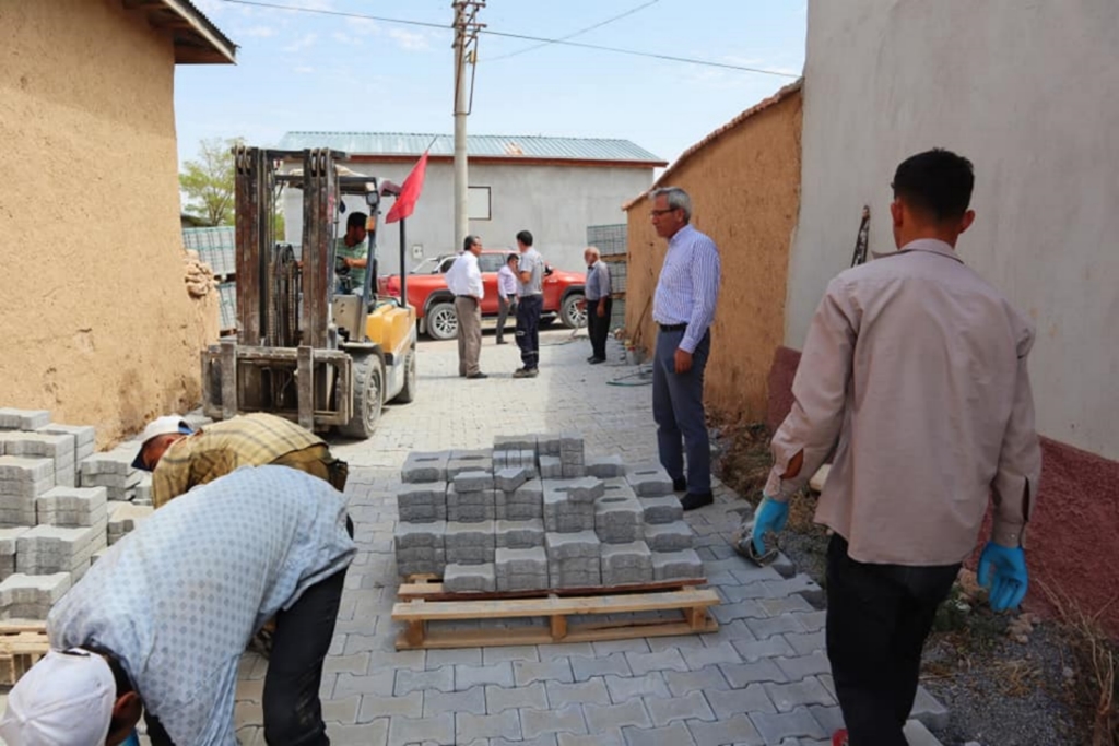 Parke taşı çalışmaları devam ediyor