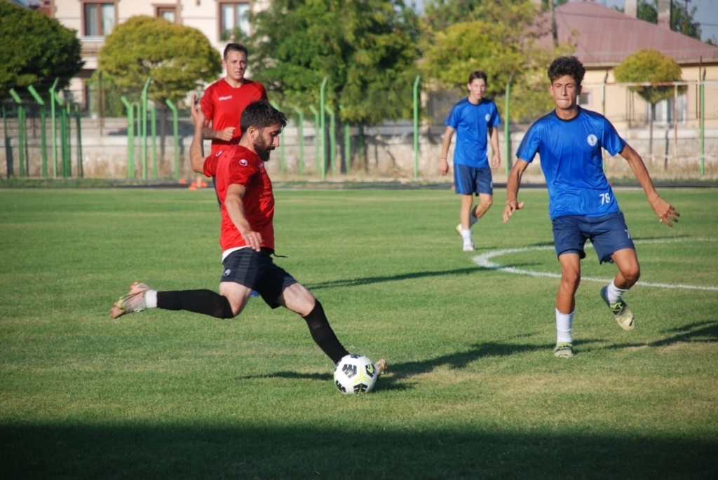 Sarayönü Belediyespor hazırlık maçında galip