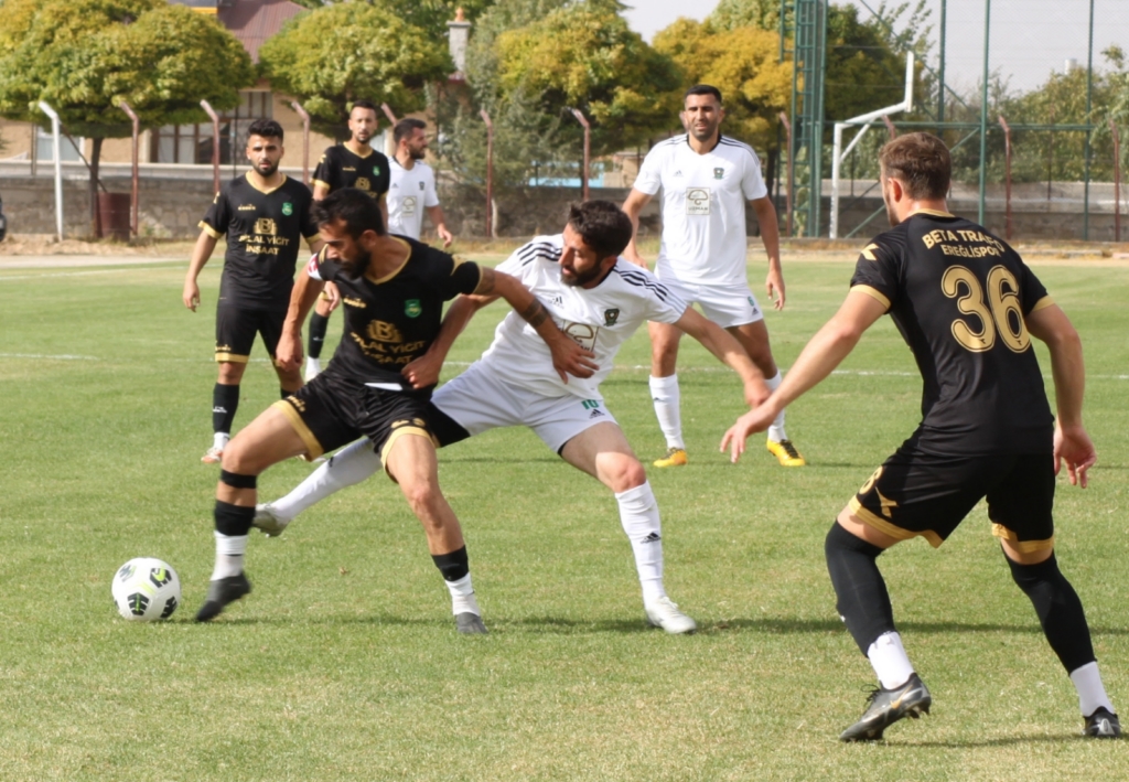 Sarayönü’nde sessiz derbi