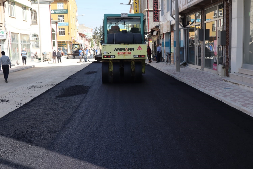 Sarayönü merkezde asfalt çalışmaları tamamlanıyor