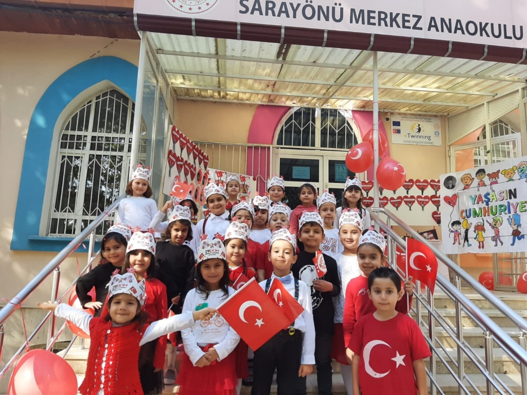 Merkez Anaokulu’ndan “Yaşasın Cumhuriyet” sergisi