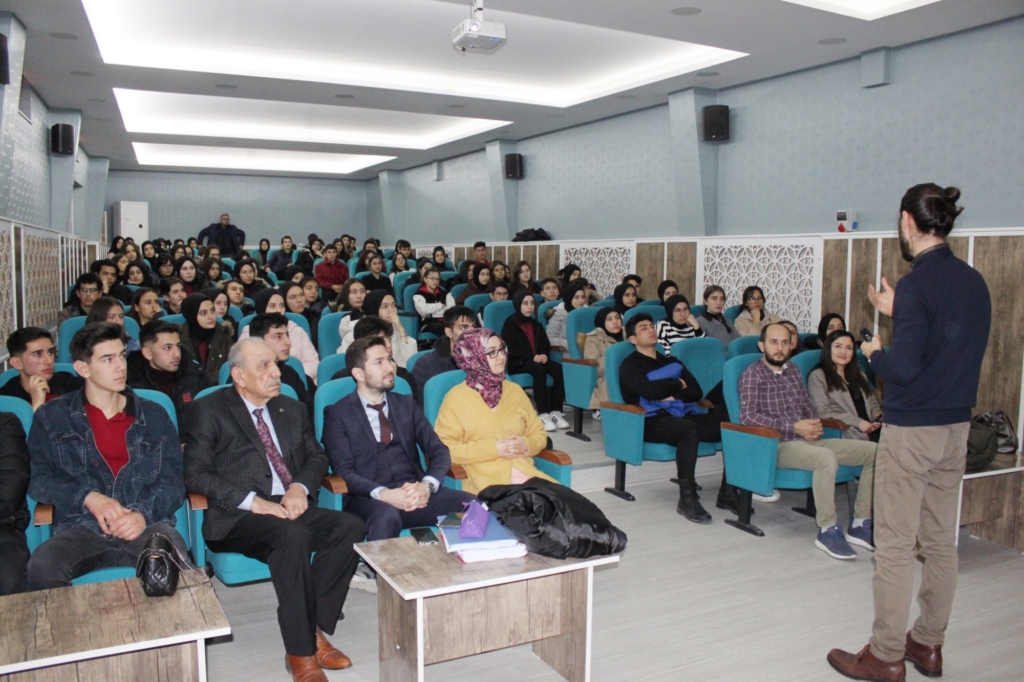 “Kendi hayatınızın lideri olun” semineri düzenlendi