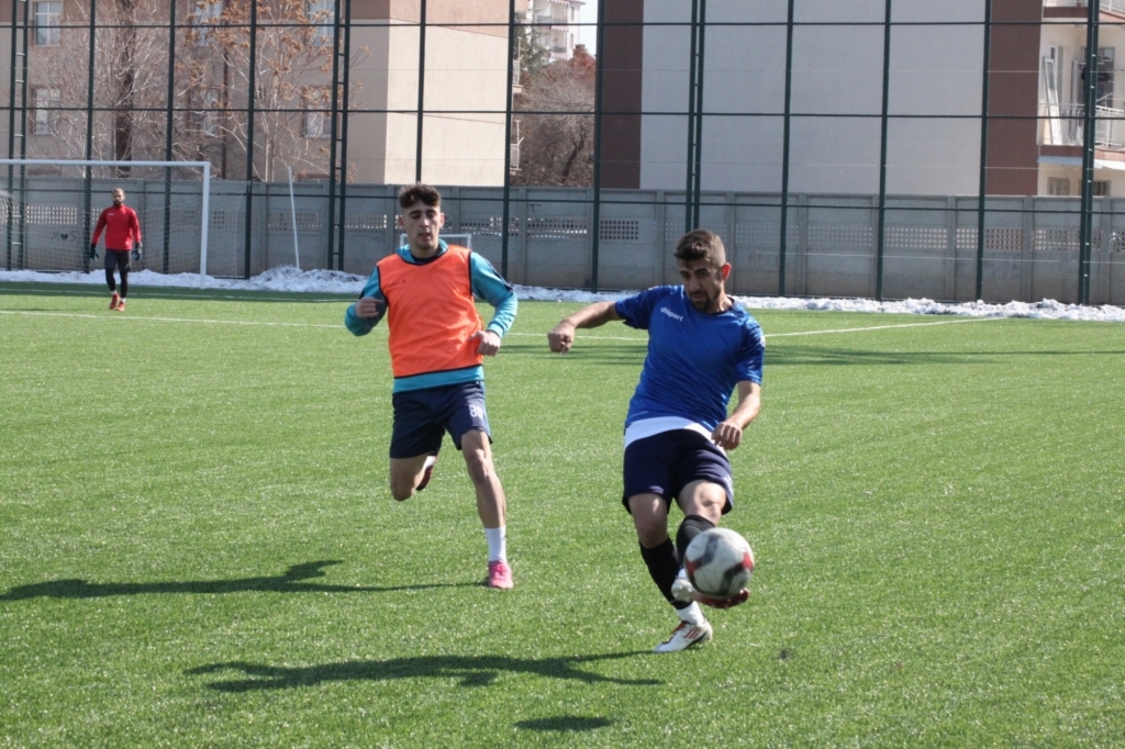 Sarayönü Belediyespor hazırlık maçında mağlup oldu