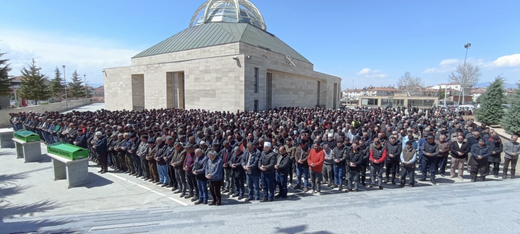 Karaman'daki trafik kazasında hayatını kaybedenlerden 3 işçinin cenazesi toprağa verildi