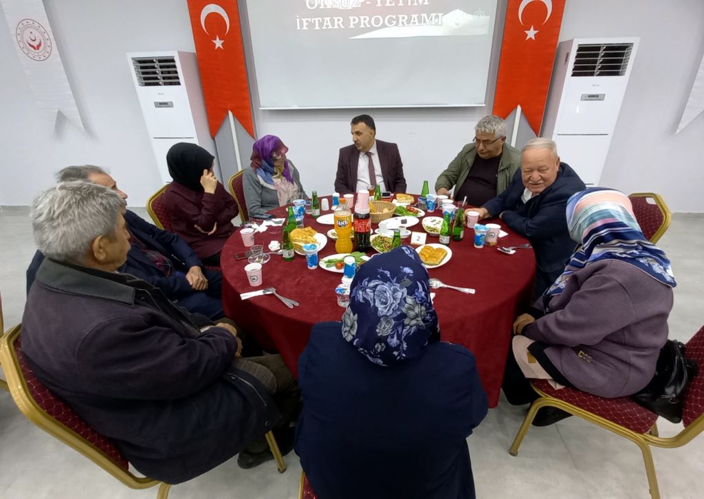 "Dünya Yetimler Günü" dolayısıyla iftar programı düzenlendi