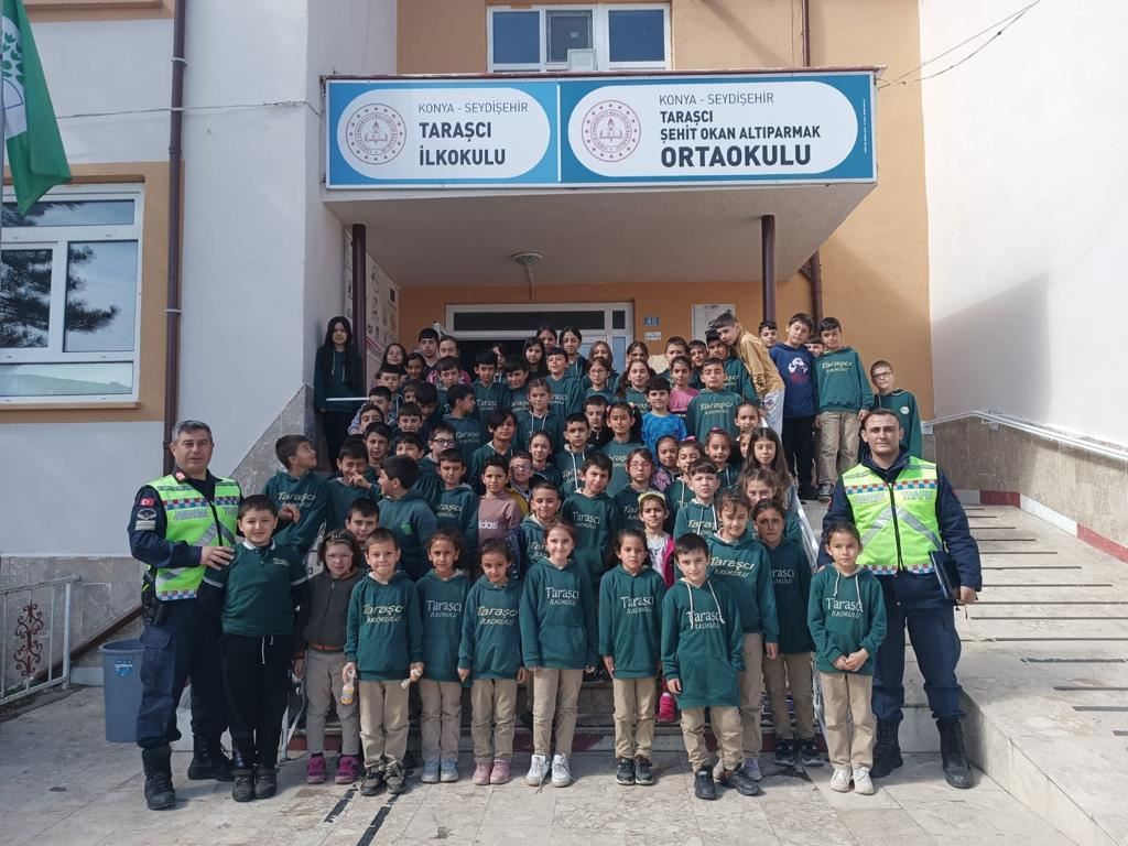 Jandarma ekiplerinden öğrencilere trafik eğitimi