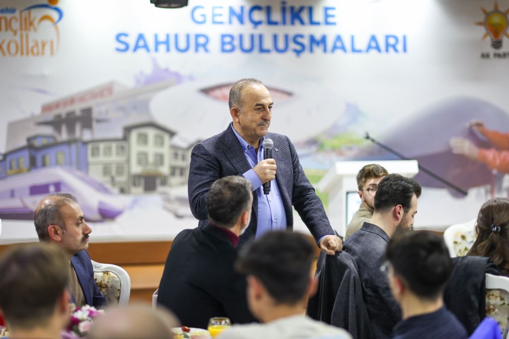 Dışişleri Bakanı Çavuşoğlu, Eskişehir'de ziyaretlerde bulundu