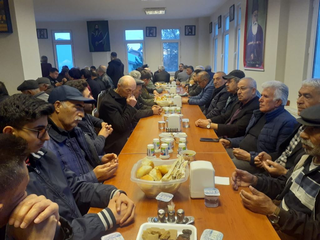 Ulaş'ta Rıza Ünal Kültür ve Cemevi'nde iftar verildi