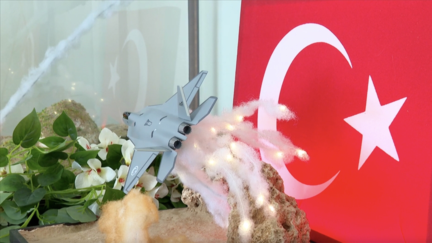 Baba oğul, film sahnelerine "diorama"yla yeniden hayat verdi