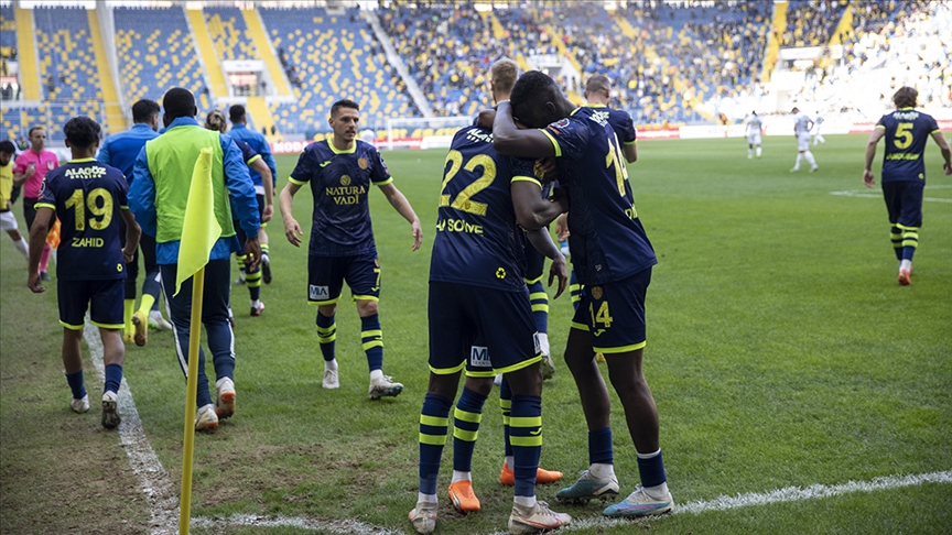 MKE Ankaragücü, İstanbulspor galibiyetiyle tehlikeli bölgeden biraz daha uzaklaştı