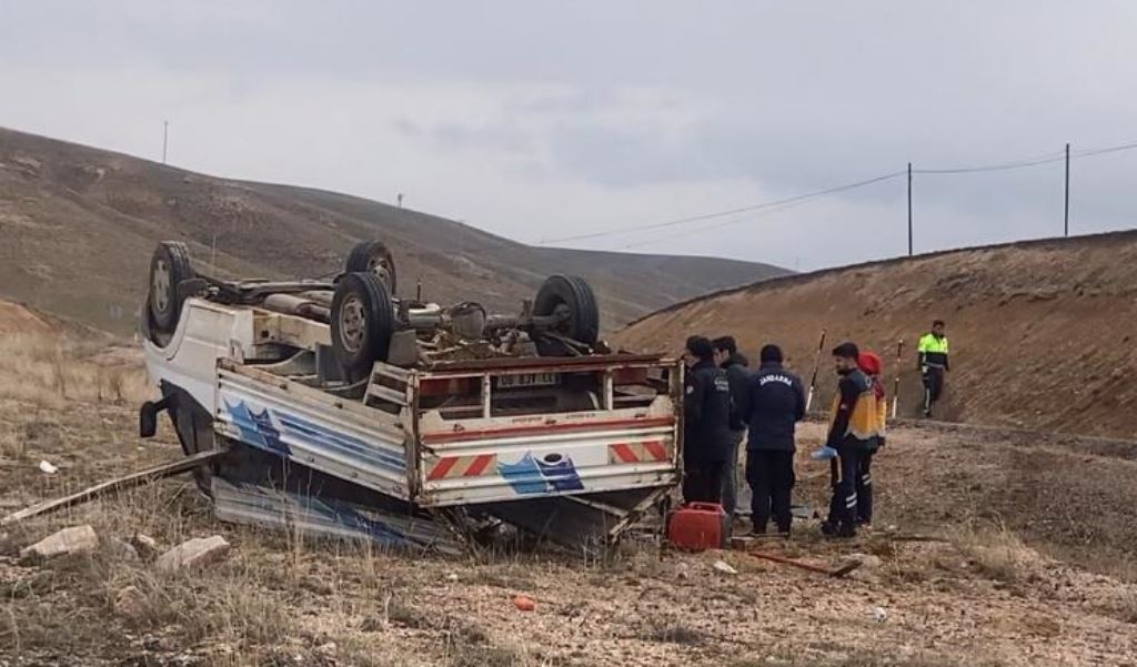 Kayseri'de devrilen kamyonetin sürücüsü hayatını kaybetti