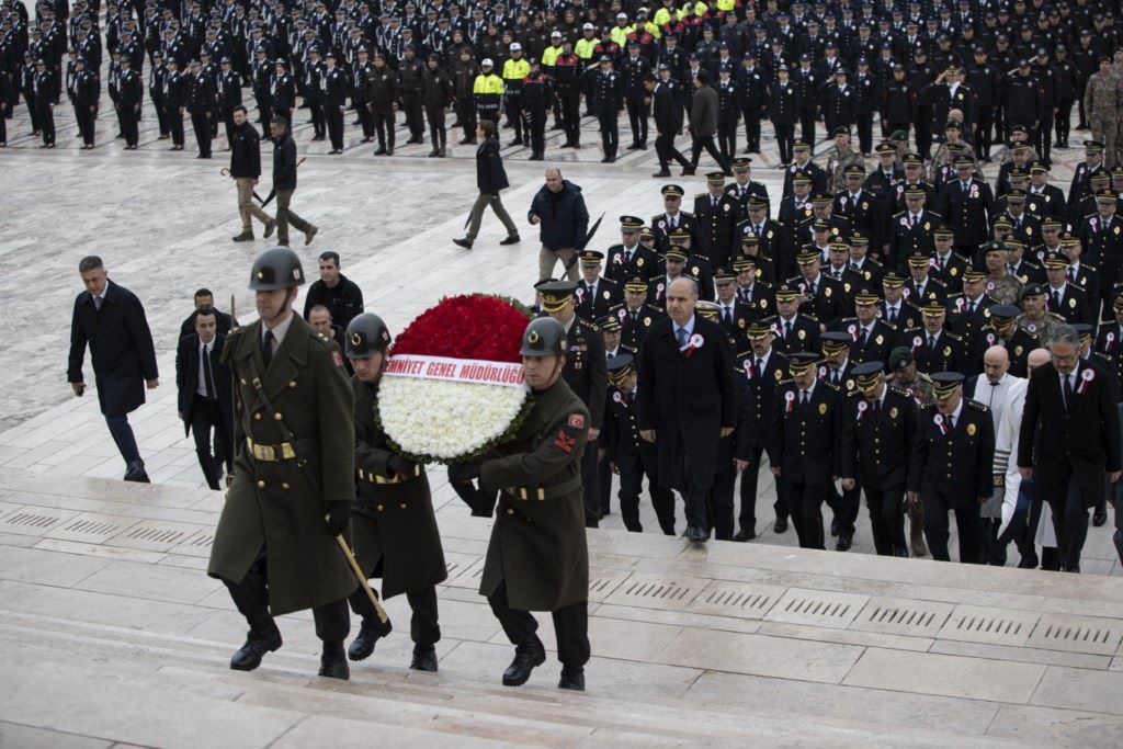 Emniyet teşkilatı Anıtkabir'i ziyaret etti