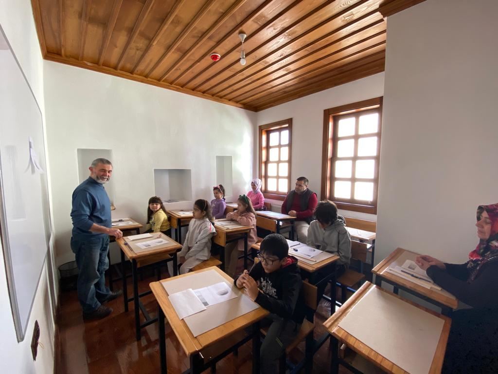 Çubuk'ta sanat, beceri ve tasarım atölyesi açıldı