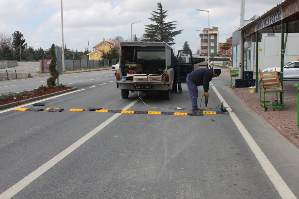 Belediye’den hız kesici kasis uygulaması