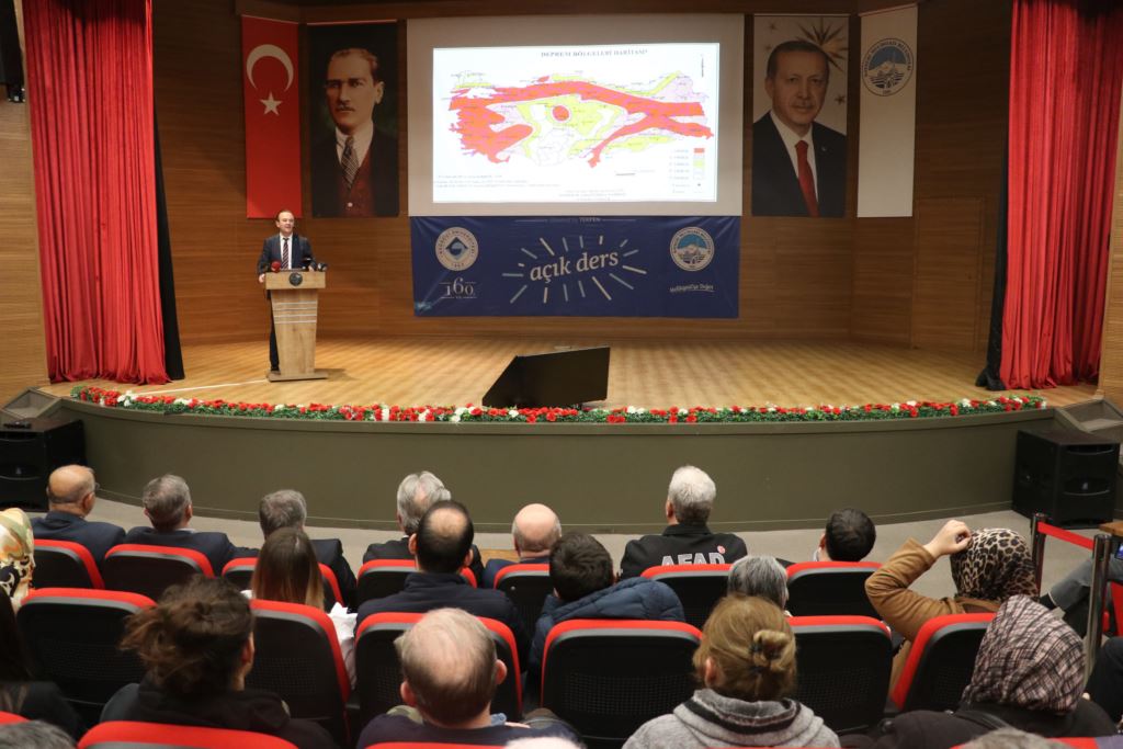 Deprem Araştırma Enstitüsü Müdürü Prof. Dr. Özener Kayseri'de seminere katıldı: