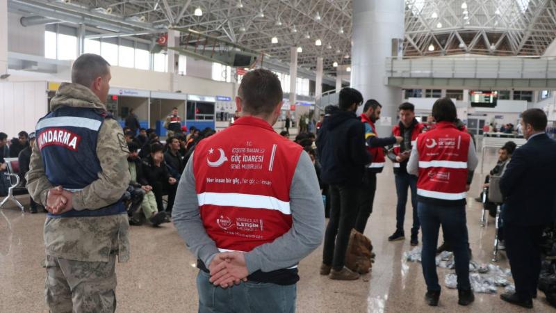 Bu yıl sınır dışı edilen düzensiz göçmen sayısı 30 bin 527'ye ulaştı