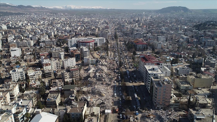 Sanatçılar, depremzede çocuklar ve gençlerle buluştu