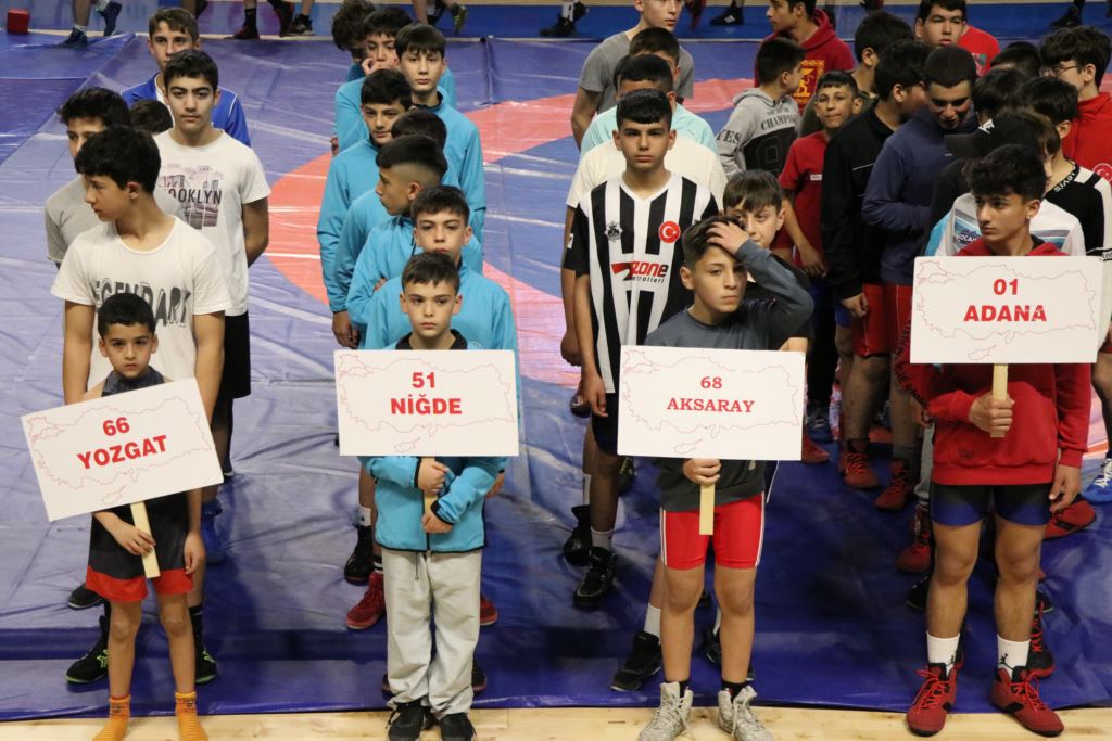 Okul sporları grekoromen güreş müsabakaları başladı