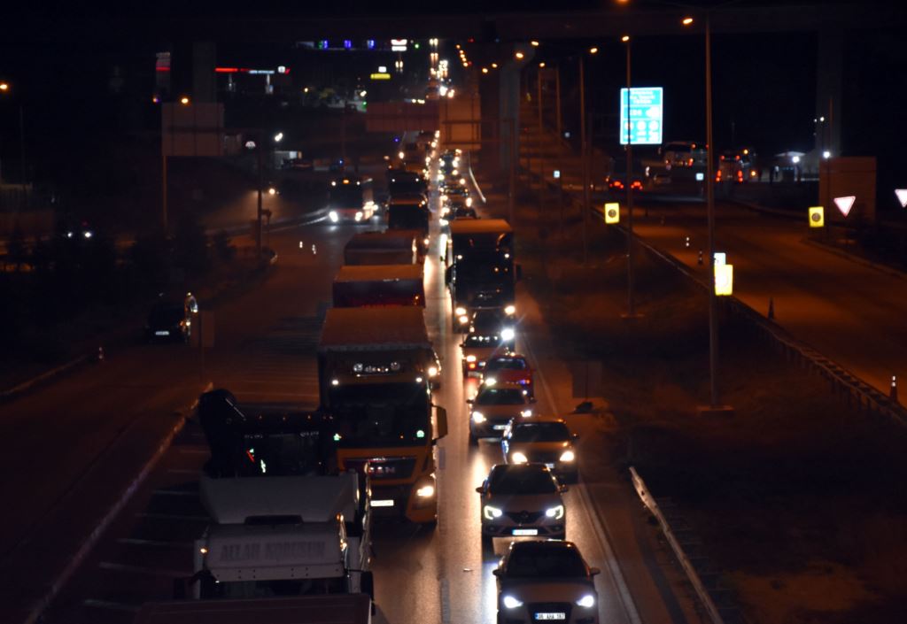 "Kilit kavşak" Kırıkkale'de trafik yoğunluğu başladı