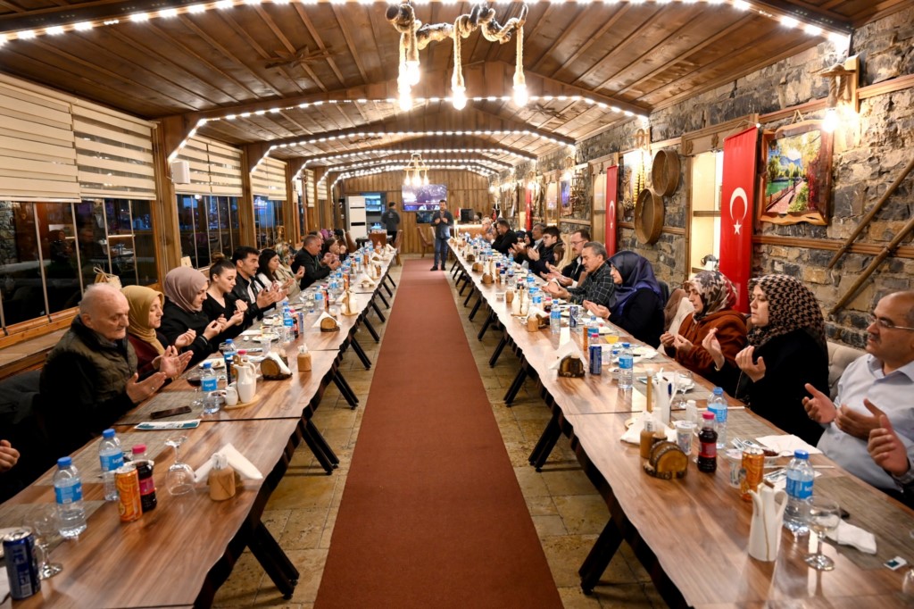 Seydişehir Belediye Başkanı Tutal, meclis üyeleriyle iftarda buluştu