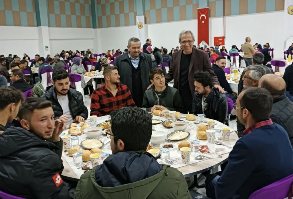 Belediye personelleri iftarda buluştu