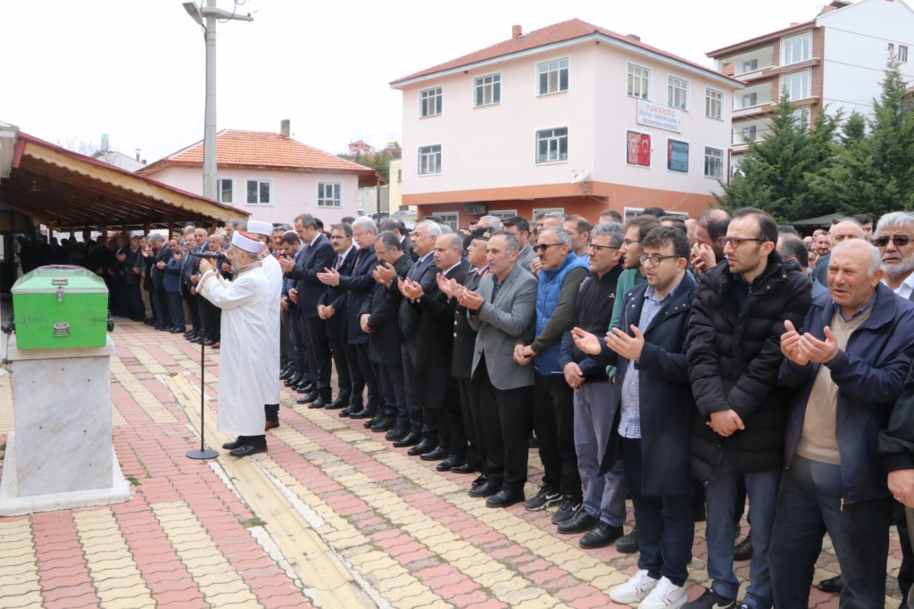 İçişleri Bakan Yardımcısı Çataklı'nın annesi, Çankırı'da son yolculuğuna uğurlandı