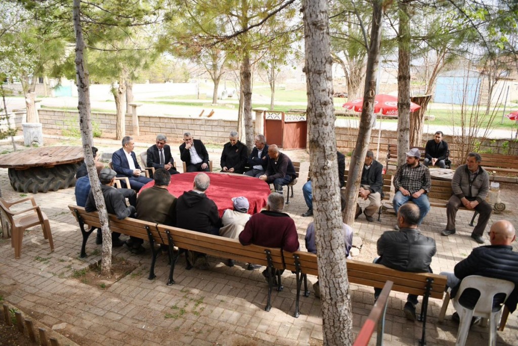 Karaman Valisi Akkoyun'dan köy ziyareti