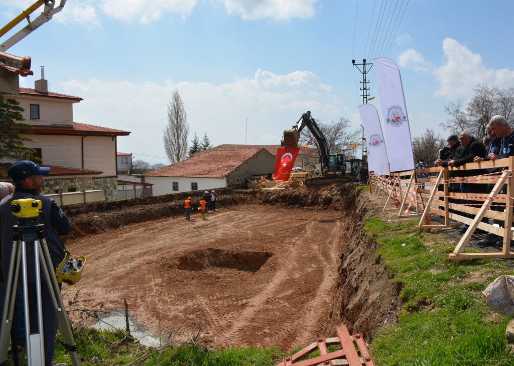 Mihalıççık Belediyesince inşa edilecek binanın temeli atıldı