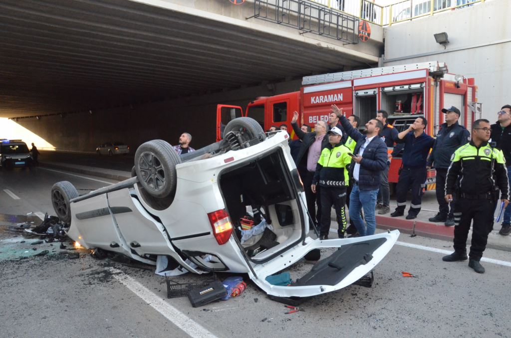 Üst geçitten düşen araçtaki 2 kişi öldü