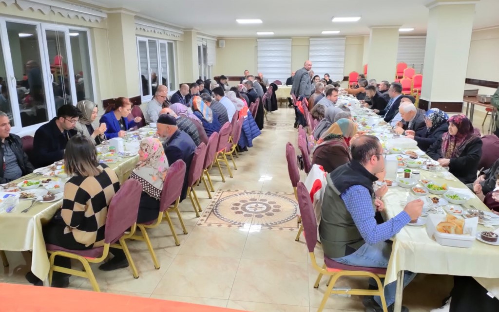 Gazi ve şehit aileleri iftar sofrasında buluştu