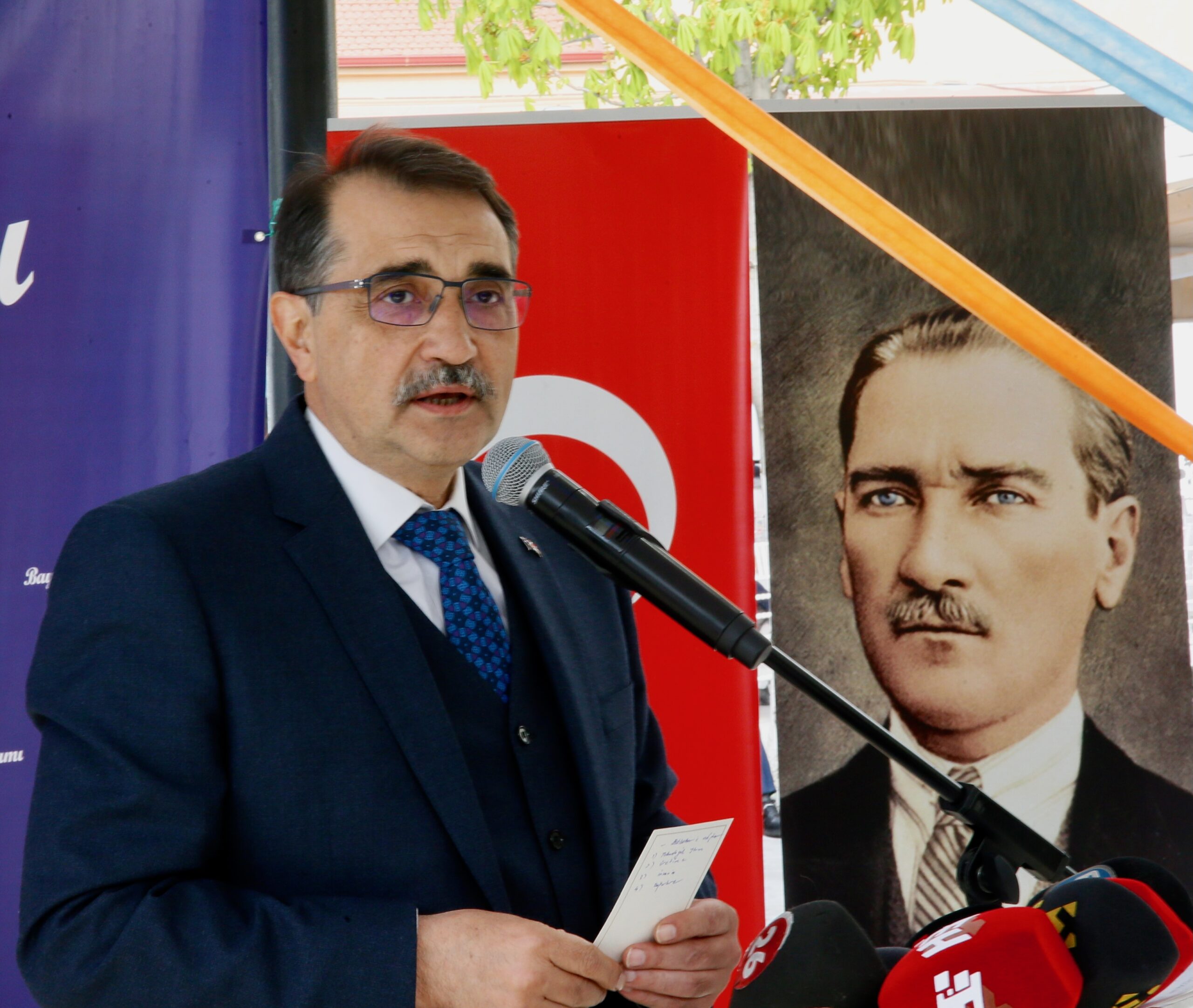 Enerji ve Tabii Kaynaklar Bakanı Dönmez, Eskişehir'de bayramlaşma töreninde konuştu