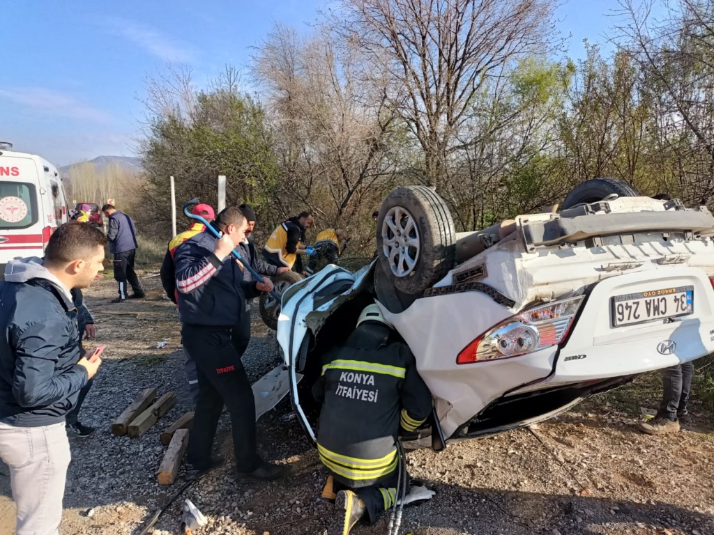 Devrilen otomobildeki sürücü öldü