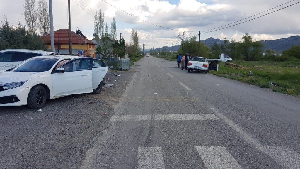 Konya'da trafik kazasında 3 kişi yaralandı