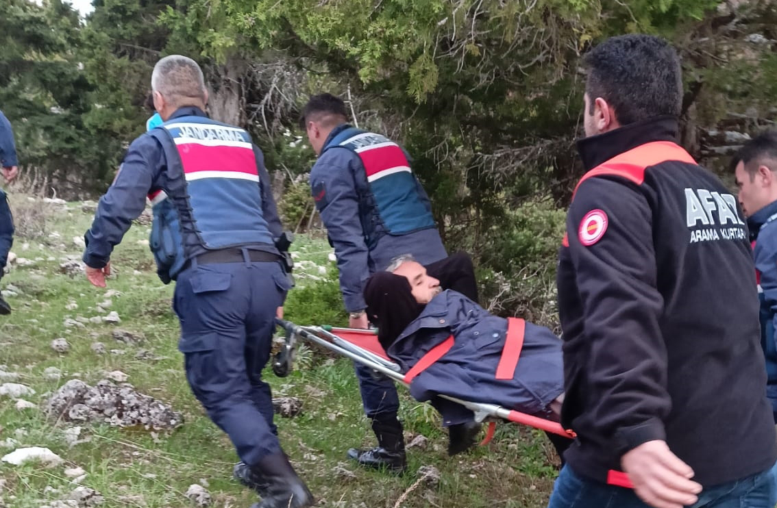 Kayalıklardan düşen kişiyi jandarma ve AFAD ekipleri kurtardı