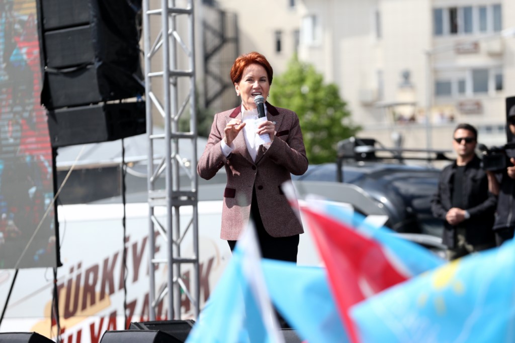 Akşener, mitingde konuştu