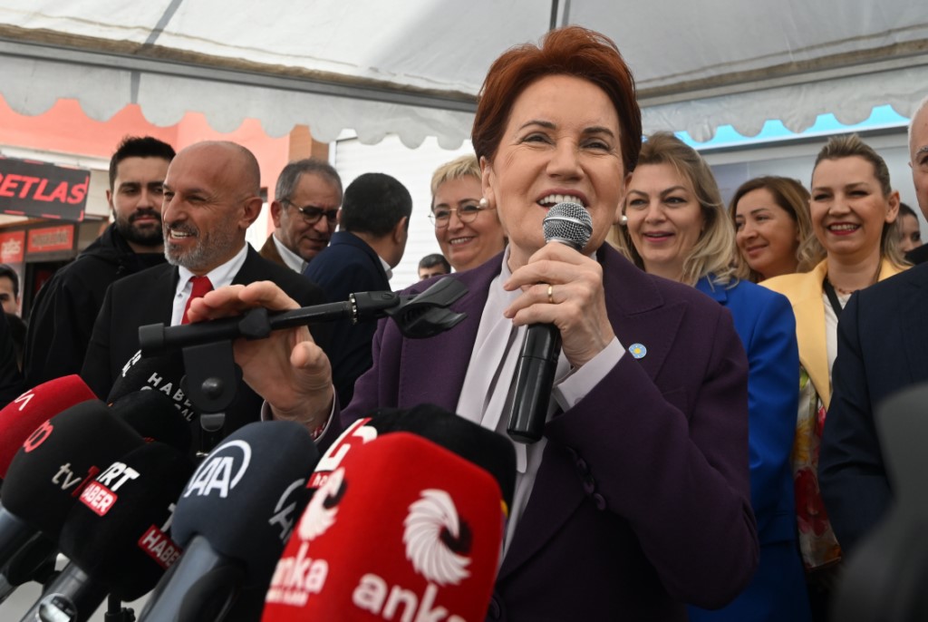 Akşener, Mamak'taki seçim koordinasyon merkezi açılışında konuştu