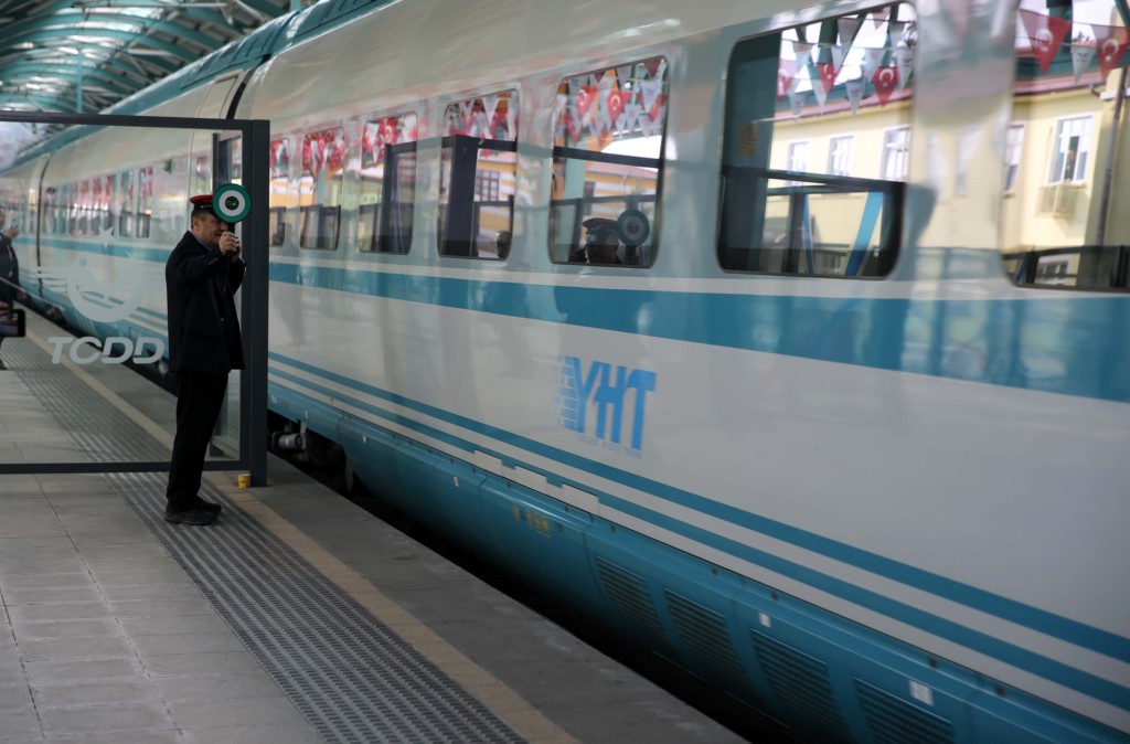 Ankara-Sivas Yüksek Hızlı Treni, ilk ücretsiz yolcularıyla Ankara'ya hareket etti