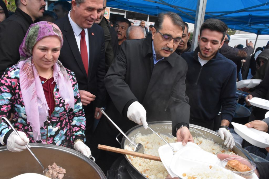 Bakan Dönmez, vatandaşlara hitap etti