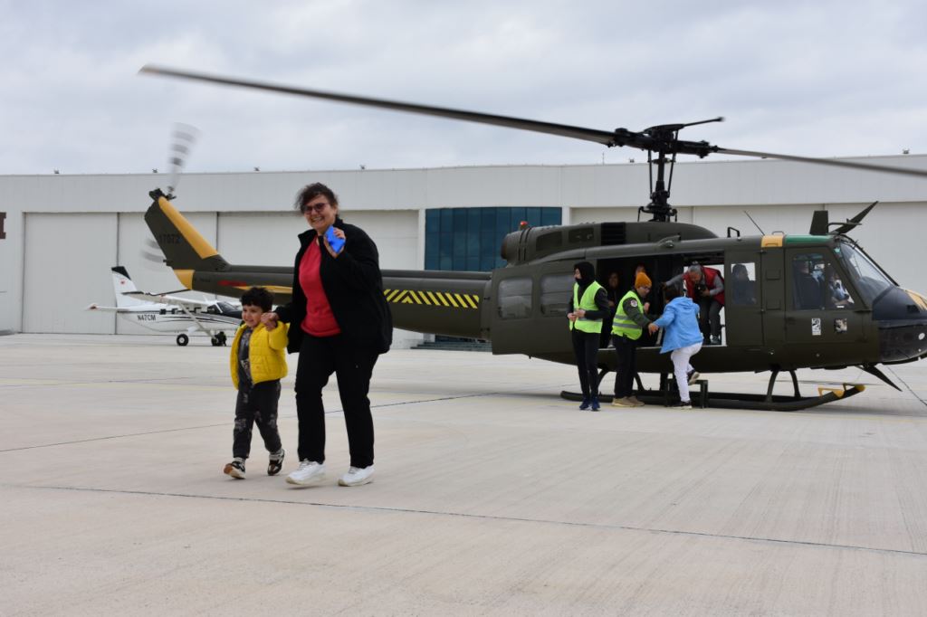 Kadınlar helikopterle uçuş deneyimi yaşadı