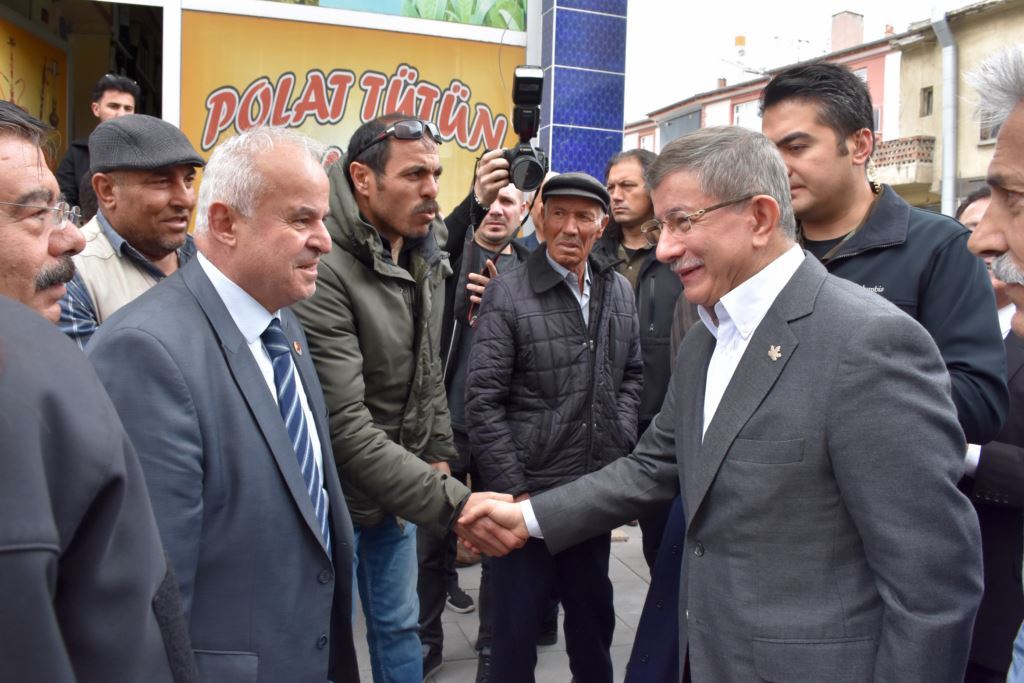 Davutoğlu, Konya'da esnaf ziyareti yaptı